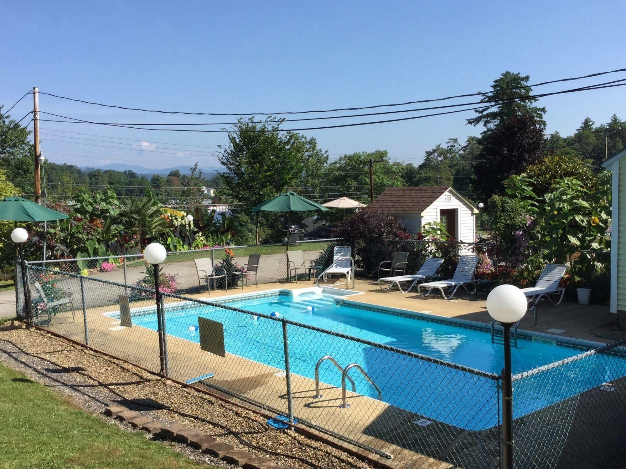 Bay Top Motel Weirs Beach Exterior photo